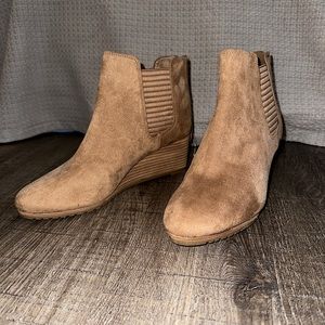 Dr Scholl’s Tan Suede Booties, Size 10, NWOT